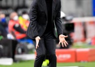 爱游戏-关于那不勒斯客场输给AC米兰，遭受不利结果的信息