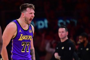 爱游戏-心理大考！活塞战胜独行侠，豪取生死战